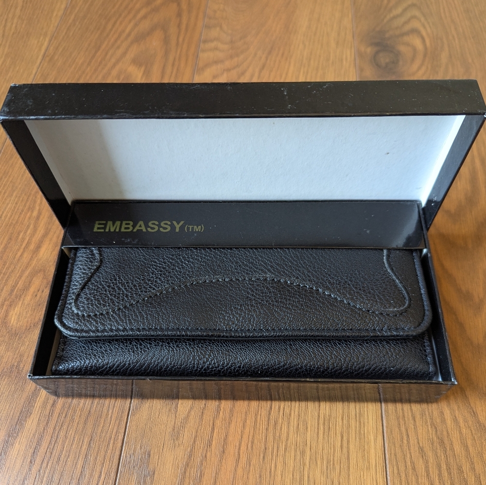 Embassy Black Trifold Wallet OS New with Tags